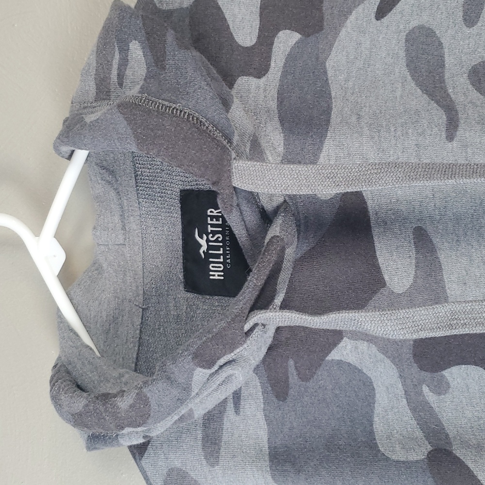 Hollister Womens Cropped Gray Camo Hoodie. Size Small - Picture 2 of 7